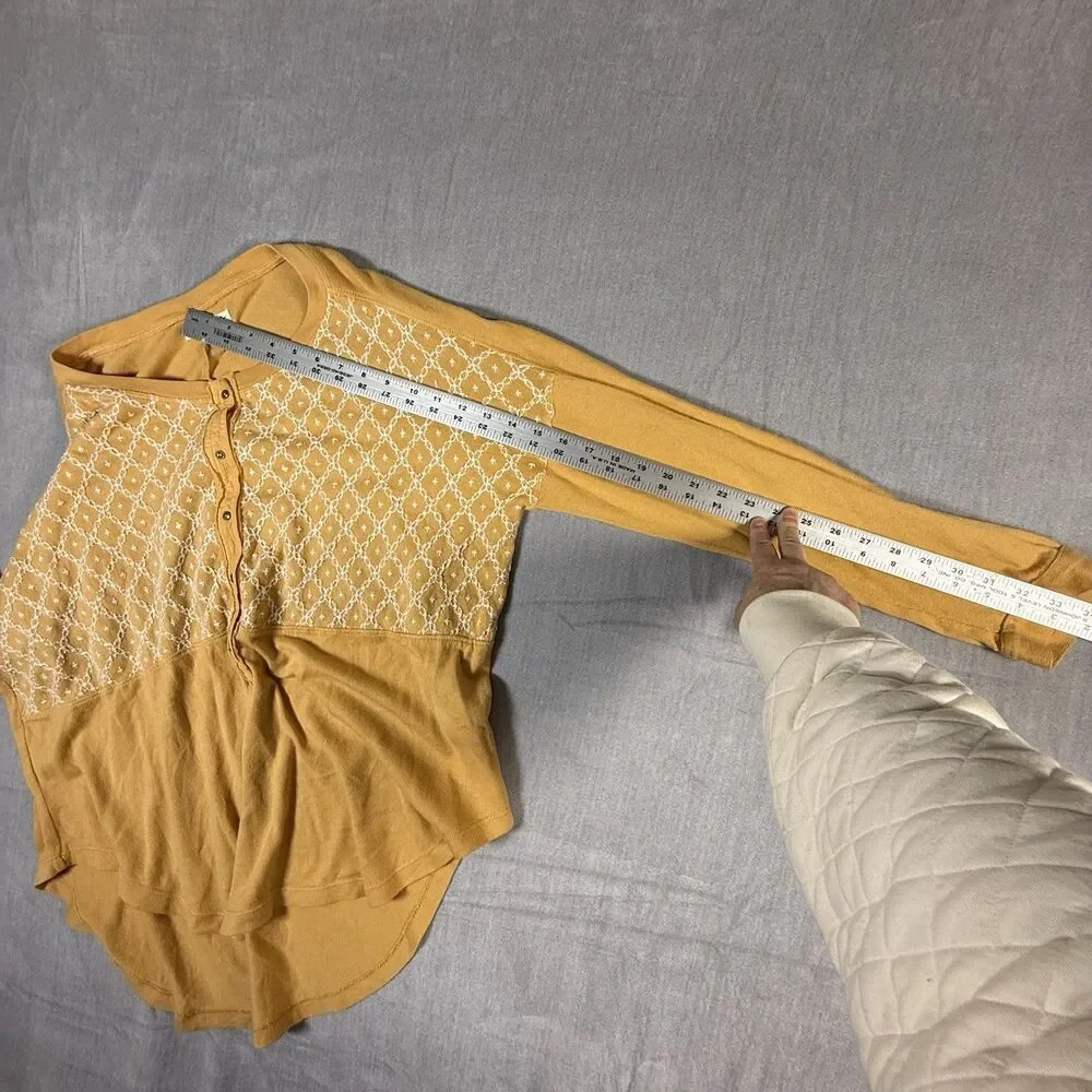 We the Free People Free Spirit Henley Long Sleeve High Low Tee Size Small EUC